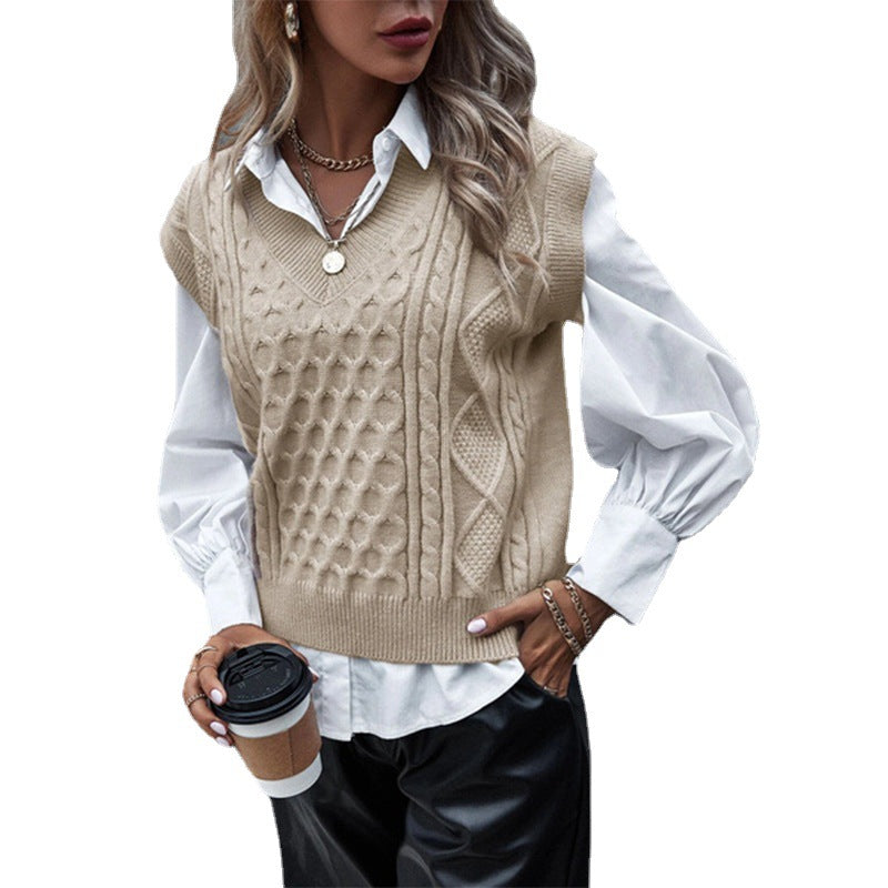 Knitted vest for women with an elegant twisted pattern Lune London