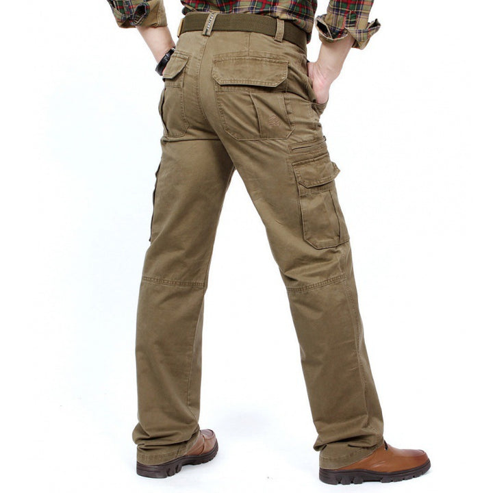Men's cargo pants with many uses and several pockets Lune London