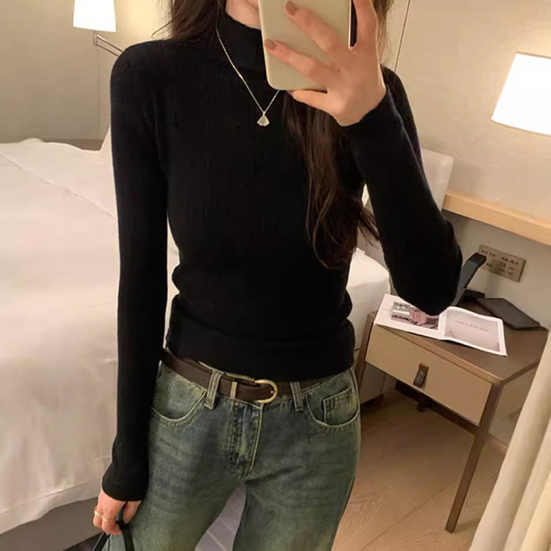 Pull en maille fine pour femmes à coupe moderne avec col haut Chic & Stil