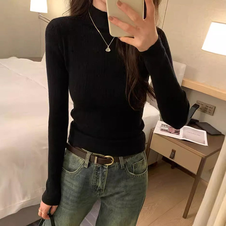 Pull en maille fine pour femmes à coupe moderne avec col haut Chic & Stil