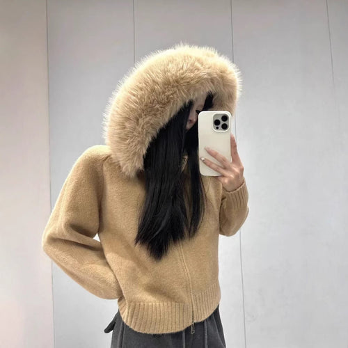 Women cozy knit vest with luxurious fur collar and zipper Lune London