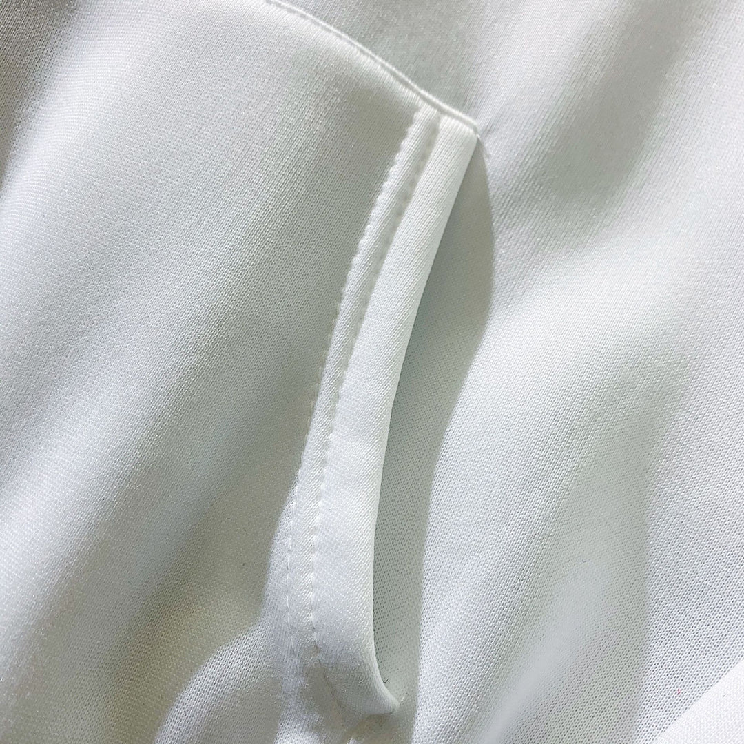 Casual hooded sweatshirt for women with a loose fit and kangaroo pocket Lune London