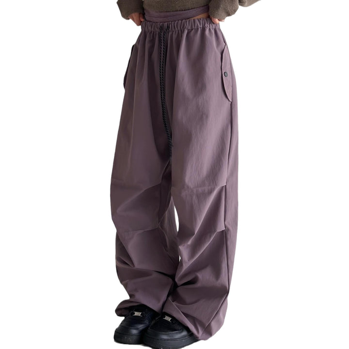 Casual cargo pants for women with a loose fit and practical pockets Lune London