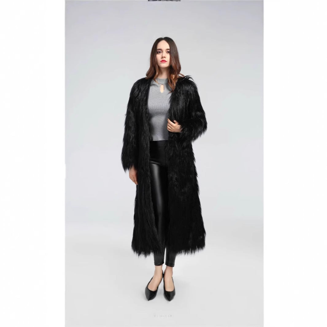 Luxurious faux fur coat for women with elegant lining Lune London