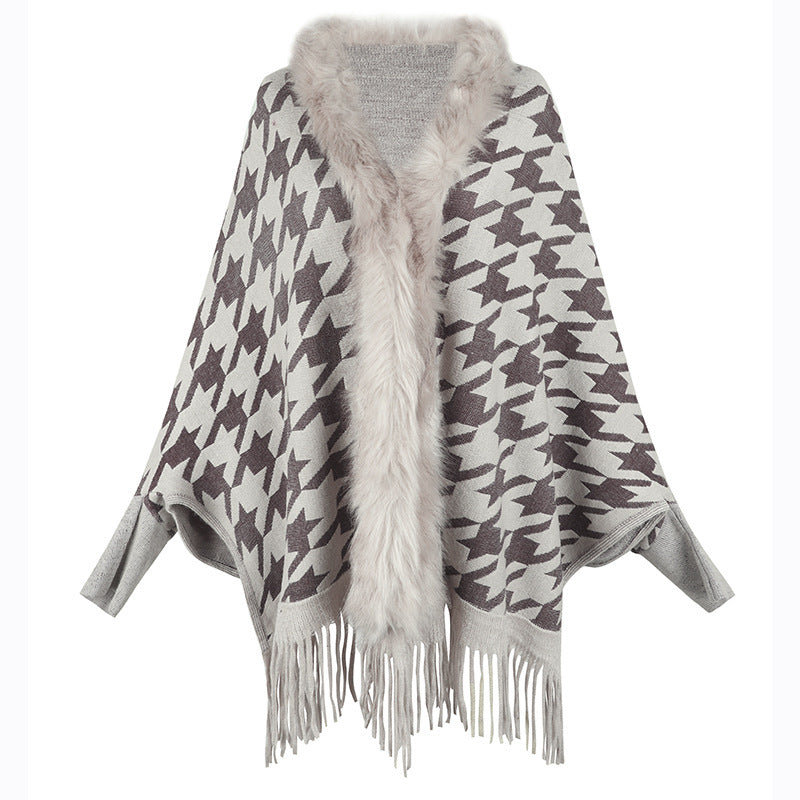 Ladies elegant poncho with exclusive fur trim and modern star pattern Lune London