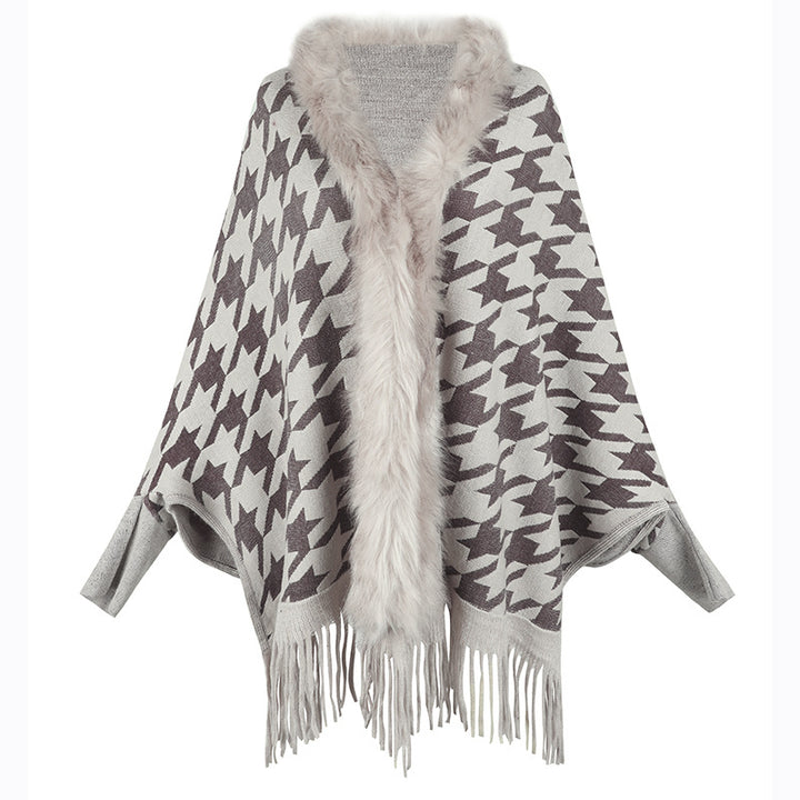 Ladies elegant poncho with exclusive fur trim and modern star pattern Lune London