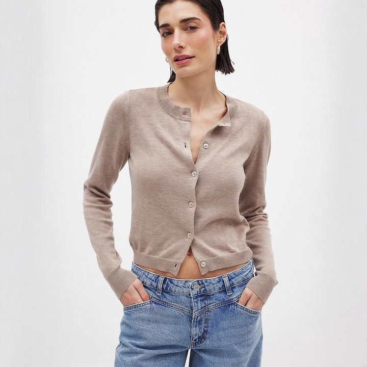 Ladies pretty knitted cardigan with buttonhole and fitted cut Lune London