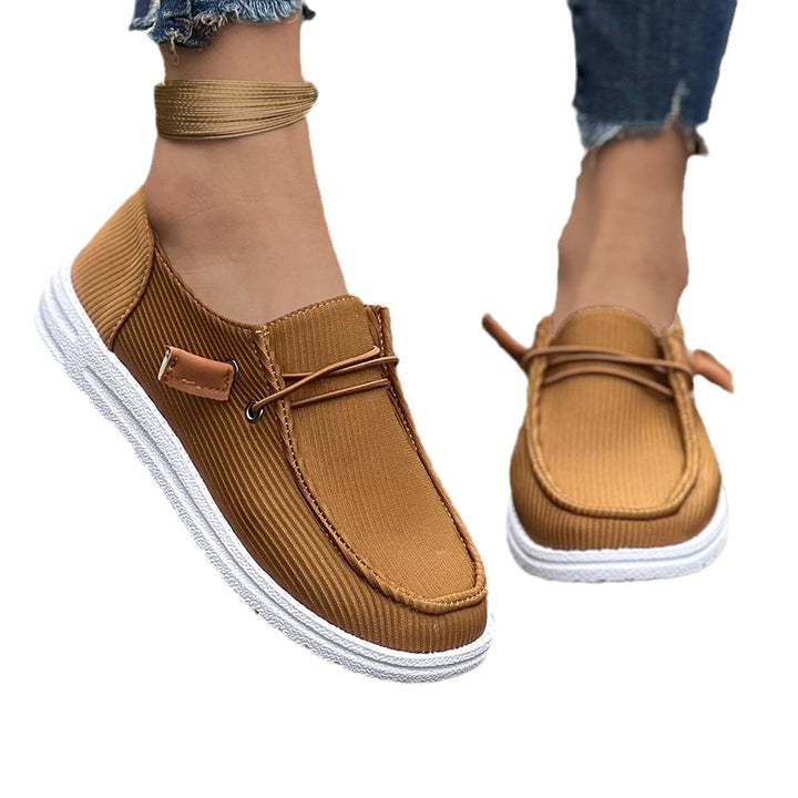 Casual slip-on sneakers for women with non-slip sole and breathable upper Lune London