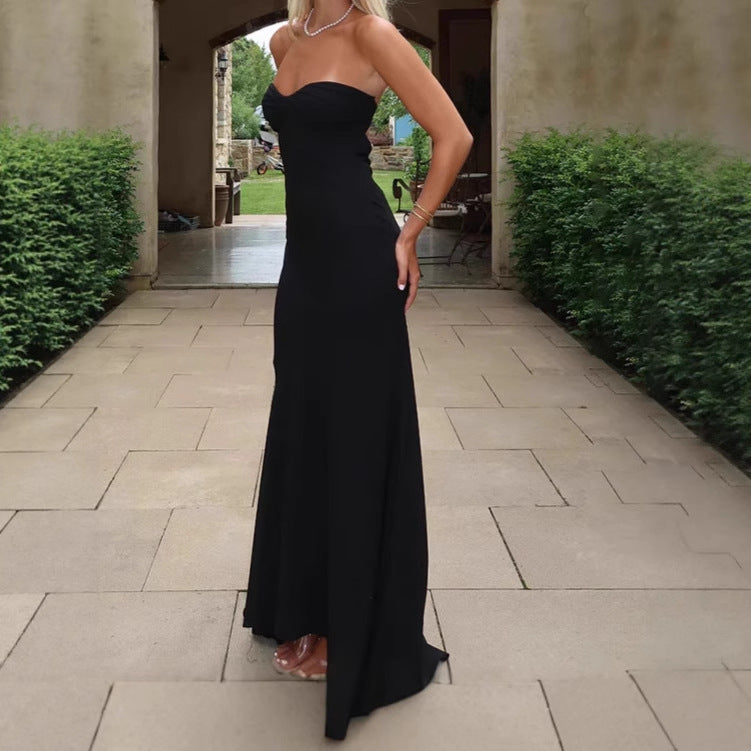 Elegant wedding dress for women with a strapless design and fluid fabric Lune London