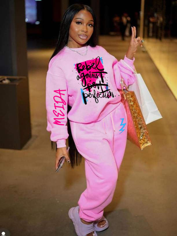 Women's sporty sweatshirt and jogging pants set with urban graphic print Lune London
