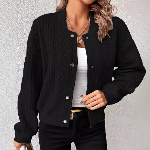 Cardigan pour femmes avec un élégant motif en torsades et fermeture à boutons-pression Chic & Stil