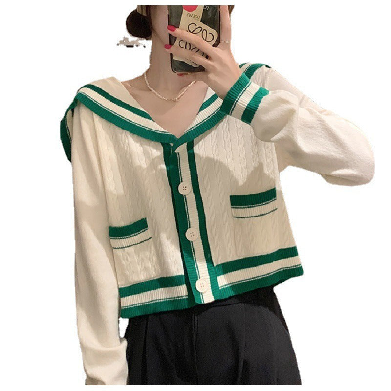 Cardigan décontracté pour femmes avec col à capuche maritime et détails de boutons Chic & Stil