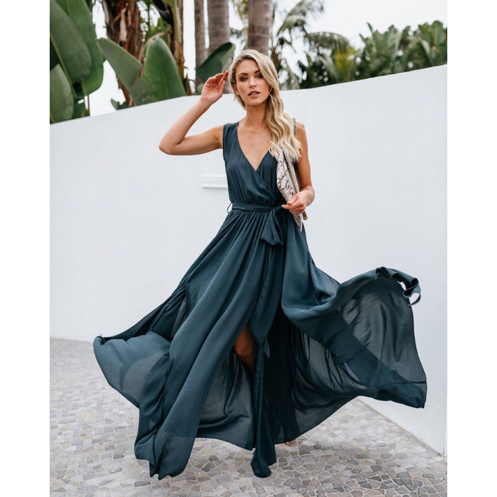 Robe maxi femme avec décolleté en V profond et plis décontractés Chic & Stil