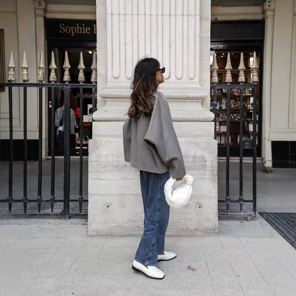 Elegant short jacket for women with a chic lapel and practical pockets Lune London