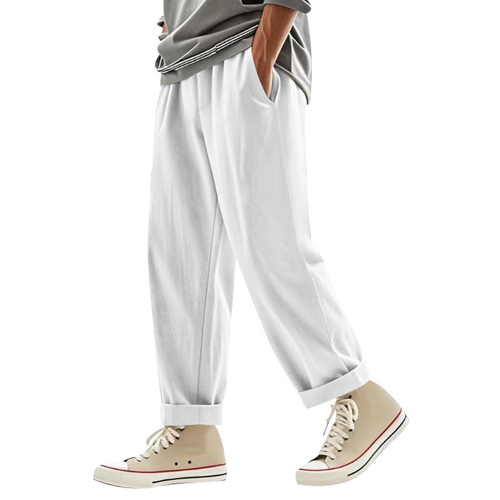 Casual pants for men with elegant pleats and a comfortable fit Lune London
