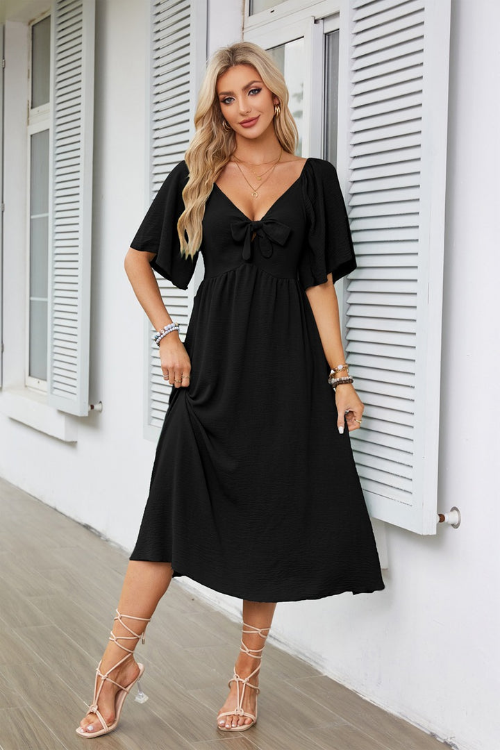 Airy maxi dress for women with a nostalgic knot design Lune London