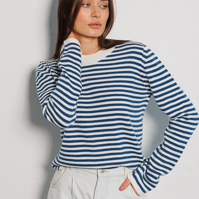 Pull long à manches longues portable pour femmes en mélange de coton doux avec motif rayé Chic & Stil