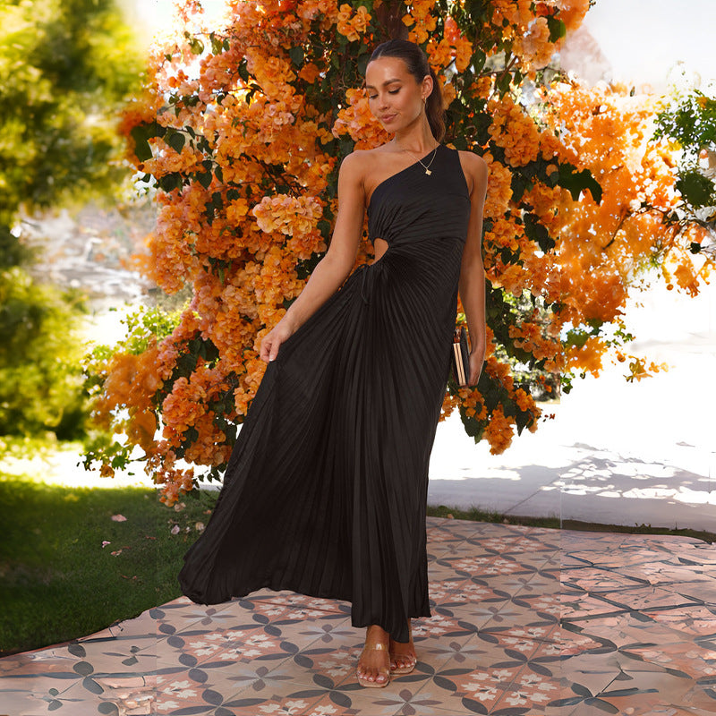 Maxi pleated dress for women with asymmetrical neckline and side slit Chic & Stil