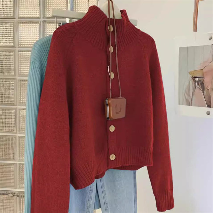Femme cardigan mi-long avec col montant et boutons en bois tendance Chic & Stil