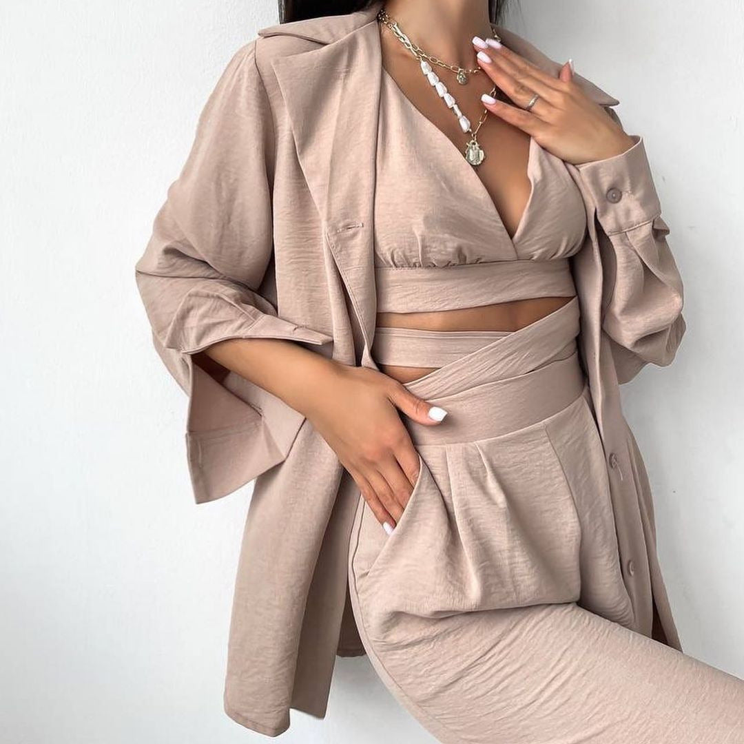 Elegant two-piece set for women made of fluid fabric and fitted design Lune London