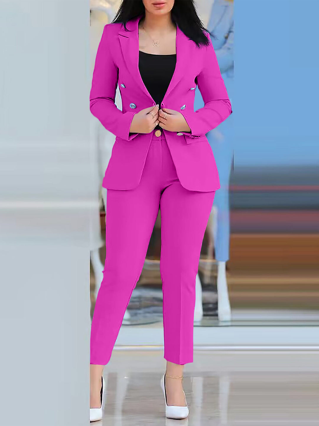 Ladies elegant and stylish business suit with double-breasted and fitted cut Lune London