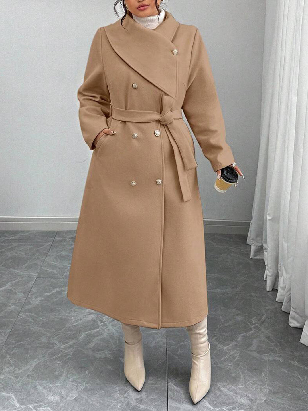 Manteau en laine élégant et chaud pour femmes avec patte de boutonnage double et une ceinture Chic & Stil