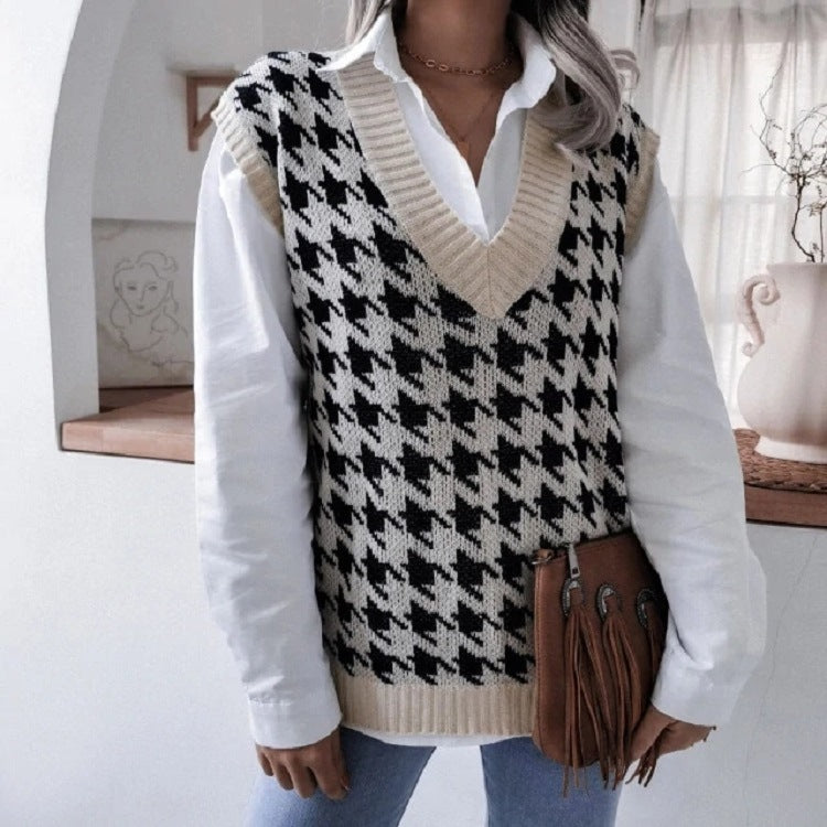 Lune London Women's Knit Vest with a Modern Herringbone Pattern