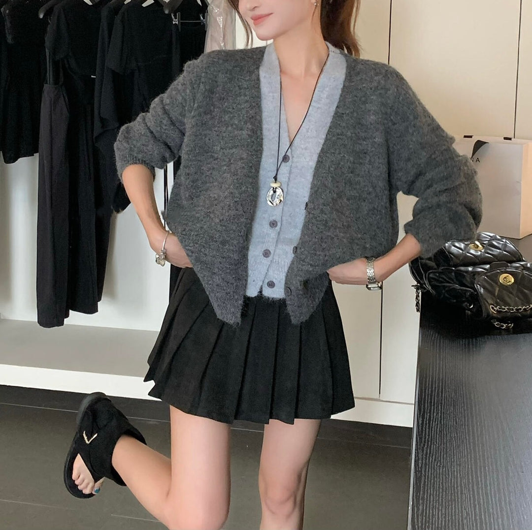 Cardigan cosy pour femmes avec un décolleté en V ludique et un matériau doux Chic & Stil