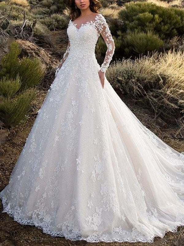 Women's Wedding Dress with Elegant Lace Detailing and Voluminous Skirt Lune London