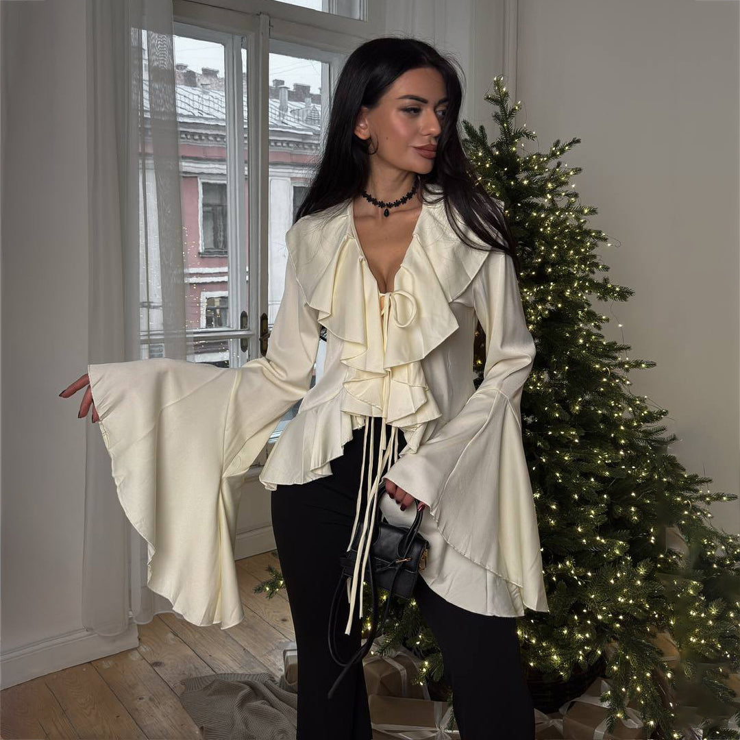Women's blouse with voluminous lace details and wide sleeves Lune London
