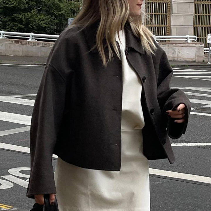 Oversized wool jacket for women with a chic and stylish collar