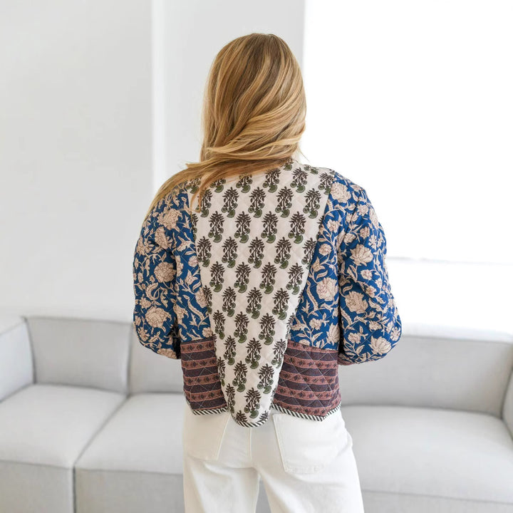 Veste kimono festive pour femmes avec motif floral et design ouvert Chic & Stil
