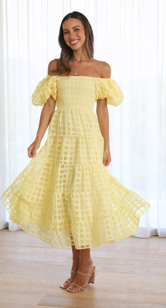 Robe maxi pour femmes avec des manches bouffantes aérées et un corsage froncé Chic & Stil