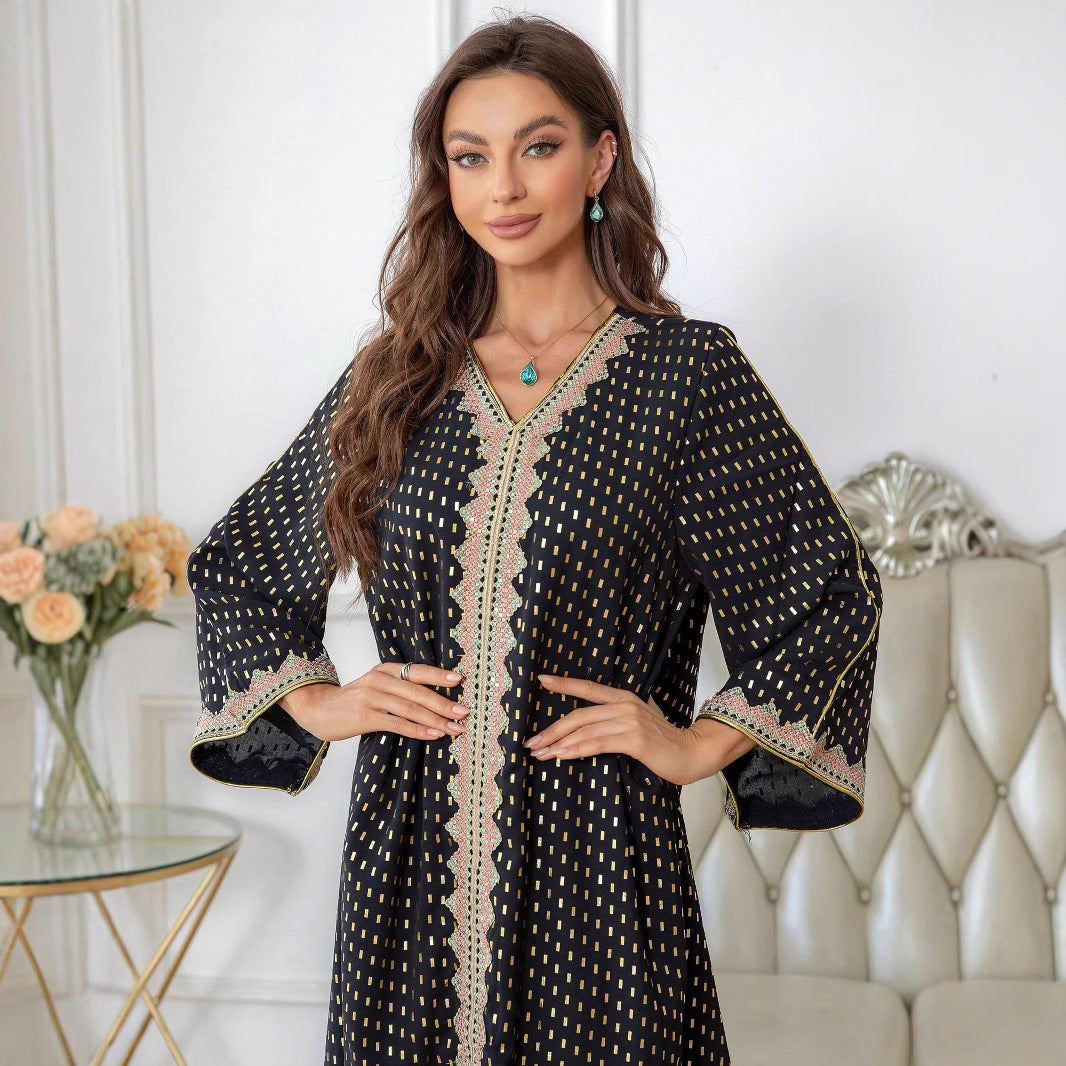 Robe maxi femme au style kaftan élégant avec des embellissements délicats Chic & Stil