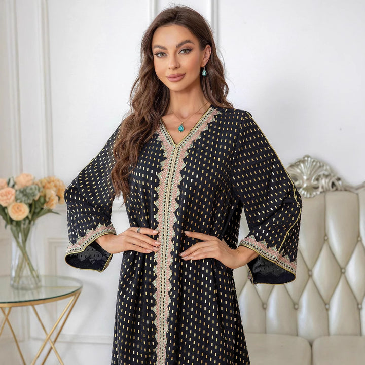 Robe maxi femme au style kaftan élégant avec des embellissements délicats Chic & Stil