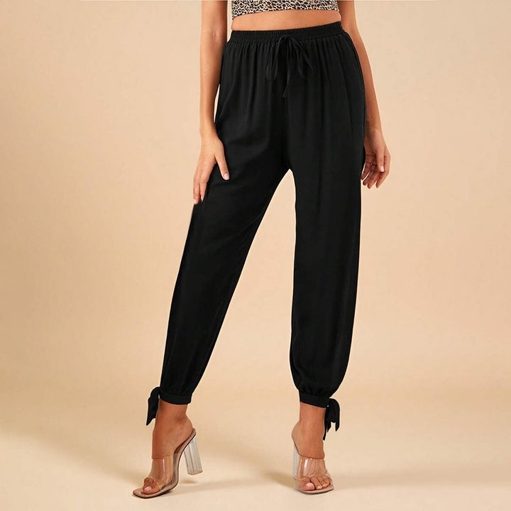 Pantalons élégants pour femmes avec fentes latérales et cordon de serrage Chic & Stil
