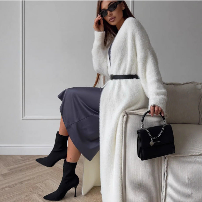 Manteau long en tricot duveteux pour femme avec une coupe élégante et des manches amples Chic & Stil