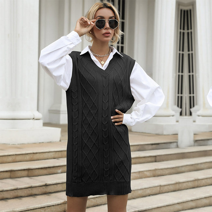Knit dress for women with V-neck and twisted wool pattern Lune London