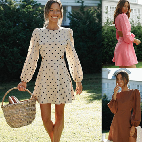 Robe minnie à pois pour femmes avec des manches volumineuses et une coupe ajustée Chic & Stil