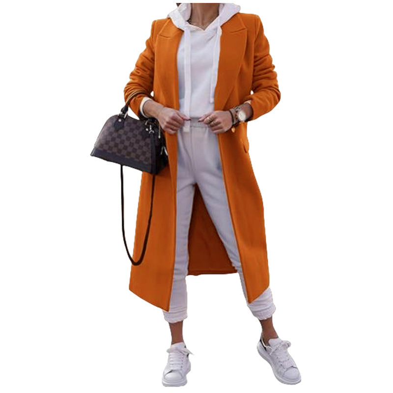 Elegant transition jacket for women with a modern cut and practical pockets Lune London