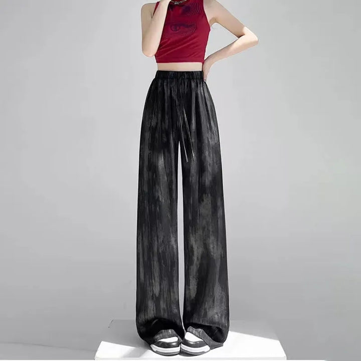 Women's high-waisted palazzo pants made of lightweight, breathable material with an elastic waistband