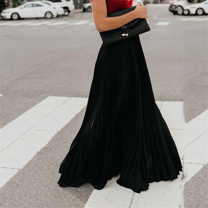 Long pleated skirt for women with elastic waistband and flowing fabric Lune London