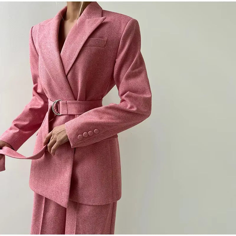 Women elegant suit set with fitted top Lune London