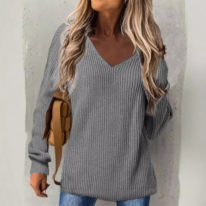 Thick knit V-neck pullover for women with a relaxed fit Lune London