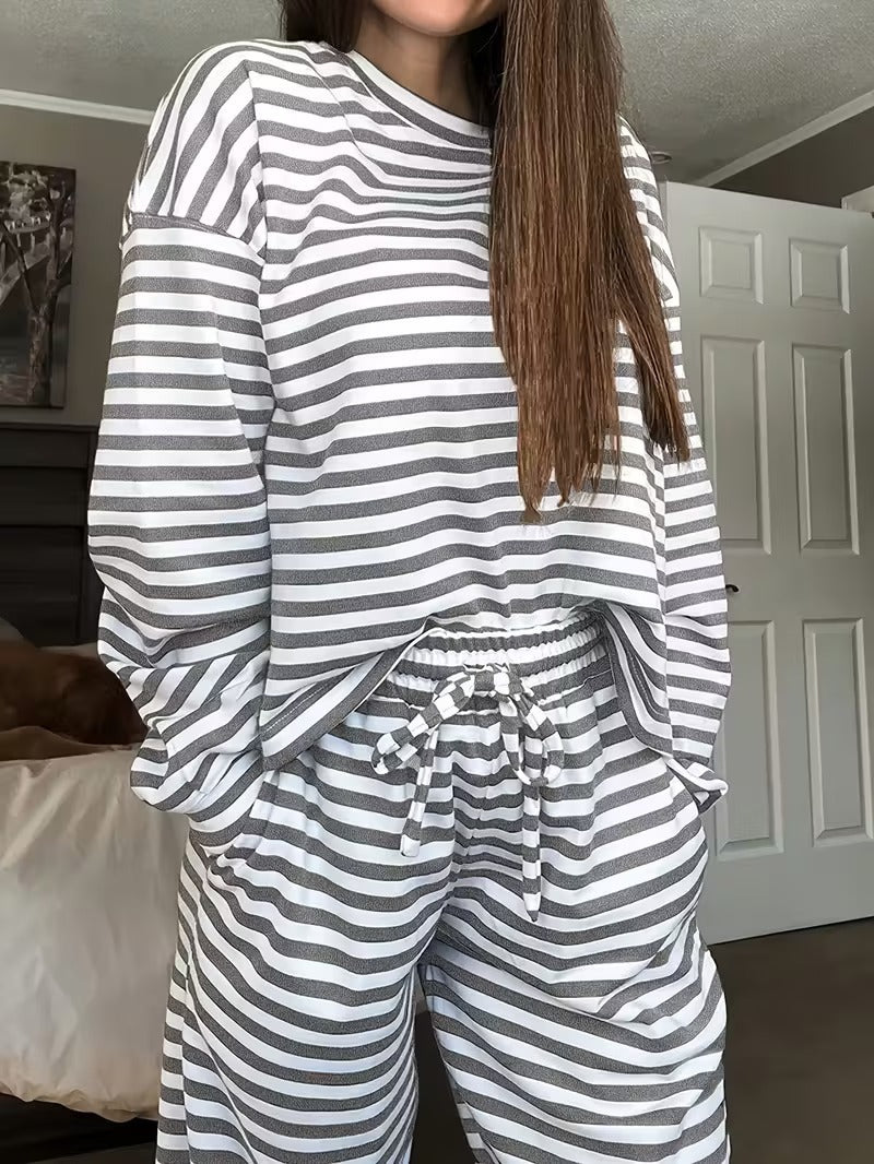 Ensemble de loisirs rayé élégant pour femmes Chic & Stil
