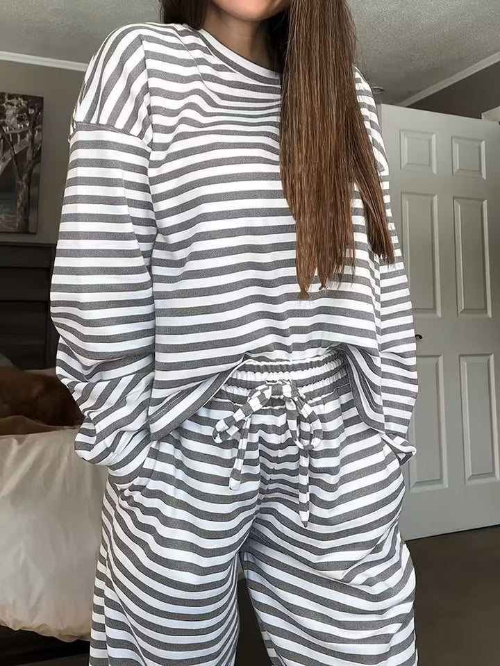 Ensemble de loisirs rayé élégant pour femmes Chic & Stil