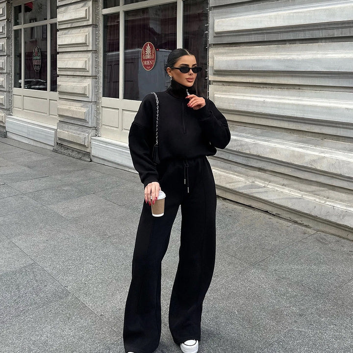 Sporty fleece loungewear set for women with high collar and zipper Lune London
