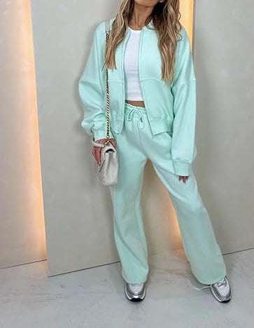 Women's sporty loungewear set with relaxed fit and comfortable materials Lune London