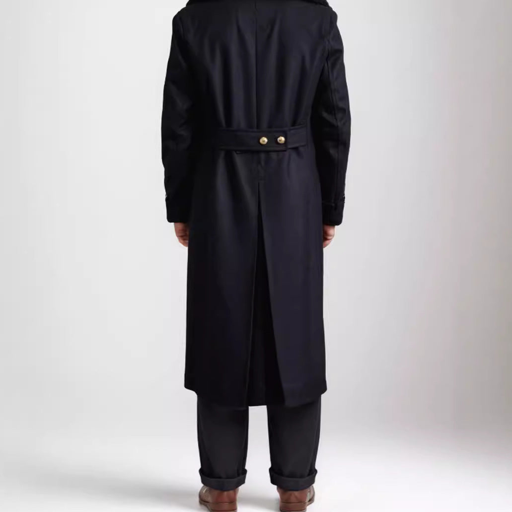 Elegant long coat for men with double-breasted buttons and wide lapels Lune London