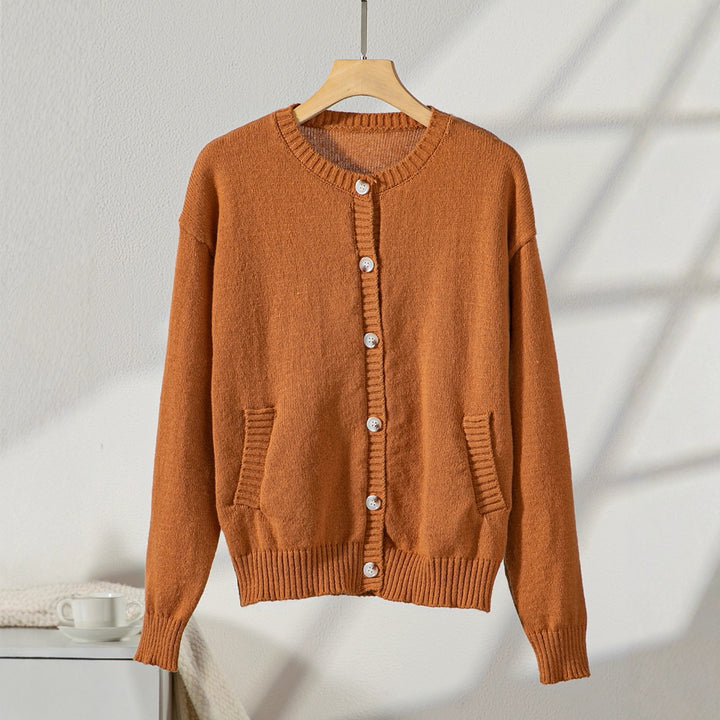 Elegant ladies cardigan with button details and practical pockets Lune London